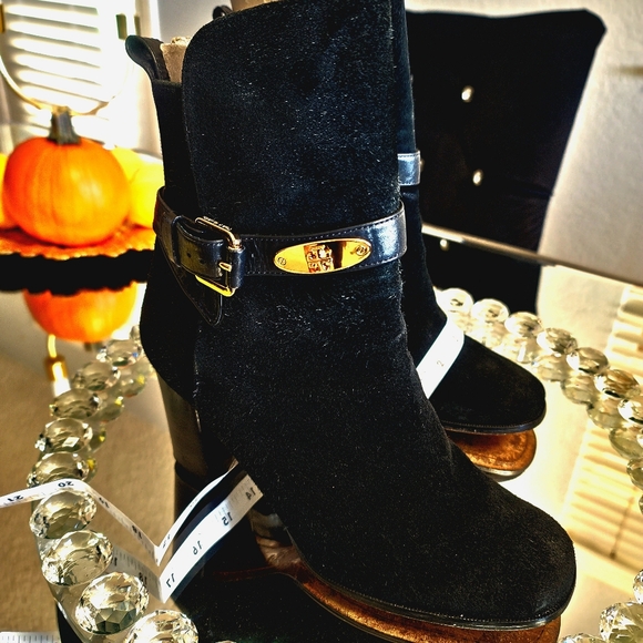 Tory burch Size 8M...Tory Burch Robynne boots... - Picture 6 of 7